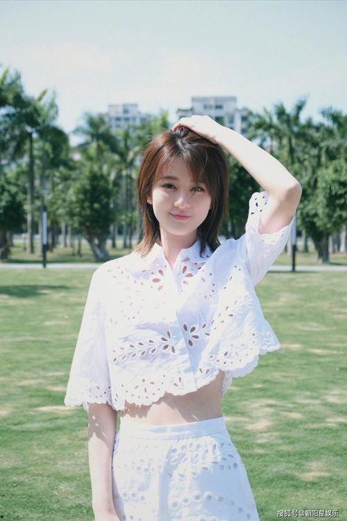 娱乐吃瓜酱背影图片